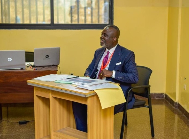CHESD : le journaliste d'investigation Israël Mutombo défend une étude sur la communication stratégique des FARDC et de la PNC