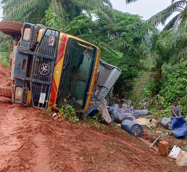 Sud-Ubangi : la RN6 coupée après les pluies, les habitants de Gemena dénoncent l’état de la route