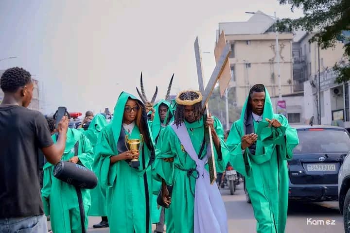 Kinshasa : à l’Académie des Beaux-Arts, les étudiants font de la scène un espace de résilience